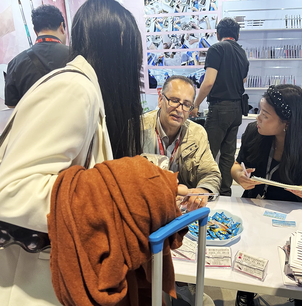 Thàinig Cosmoprof HK 2024, mòran a 'coinneachadh ri mòran bhruis nuils aosta agus freinds ùra.